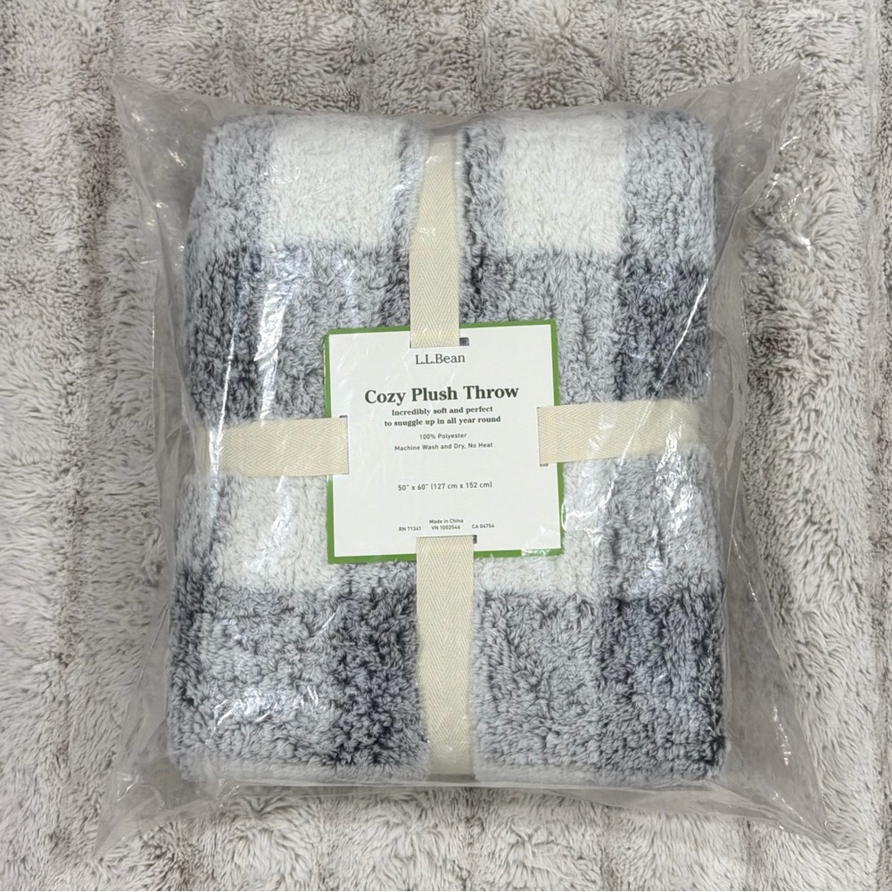 L.L. Bean Cozy Plush Throw, Plaid - Picture 5 of 8